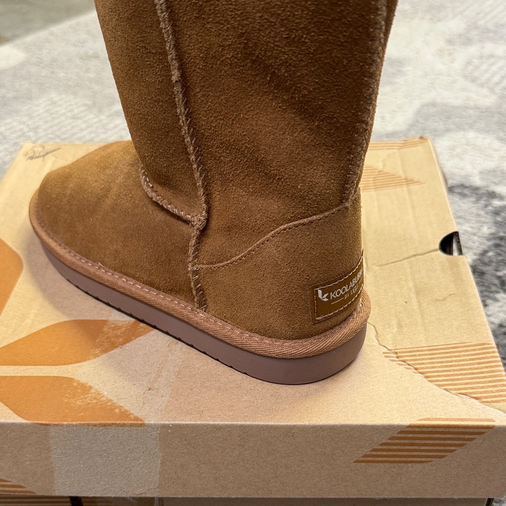 Koolaburra by UGG Brown Suede Boots sz 2 kids